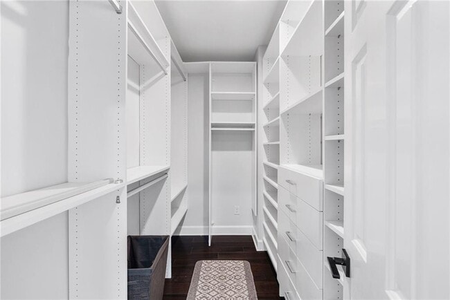 Building Photo - 4200 Roswell Rd NE