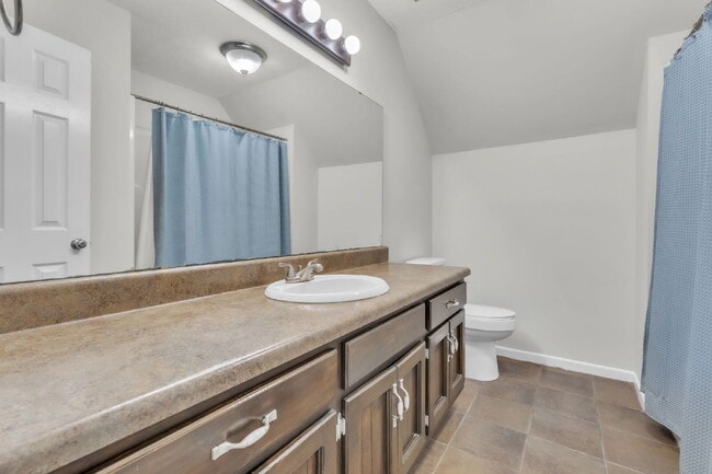 Building Photo - Spacious 4-Bed, 4-Bath Rental Home with Lake Views in Belle Terre Acres! ($2,225/mo rent***)