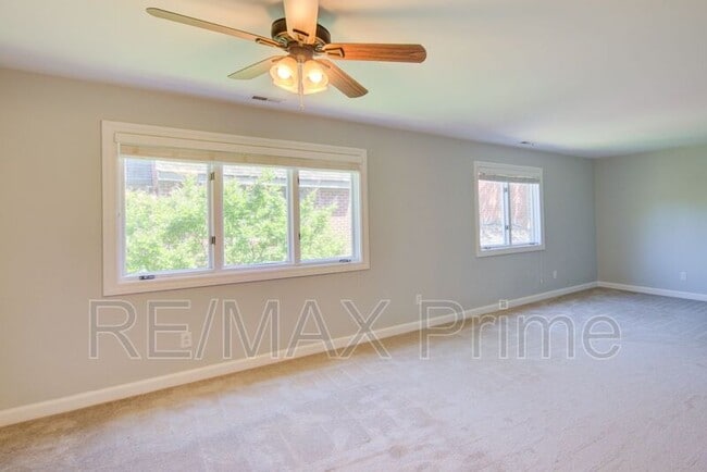 Building Photo - 1229 Llewellyn Ave