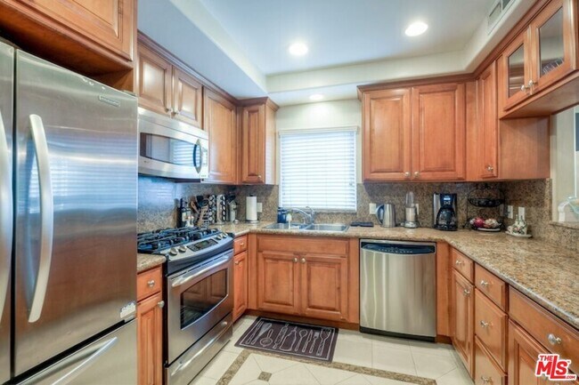 Building Photo - 11578 Iowa Ave