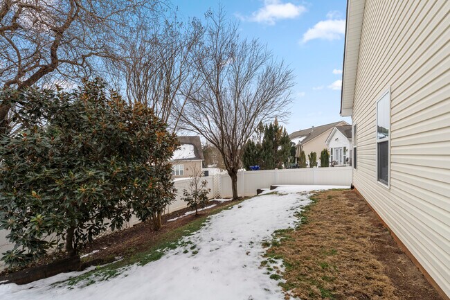 Building Photo - 586 Harrison Dr NW