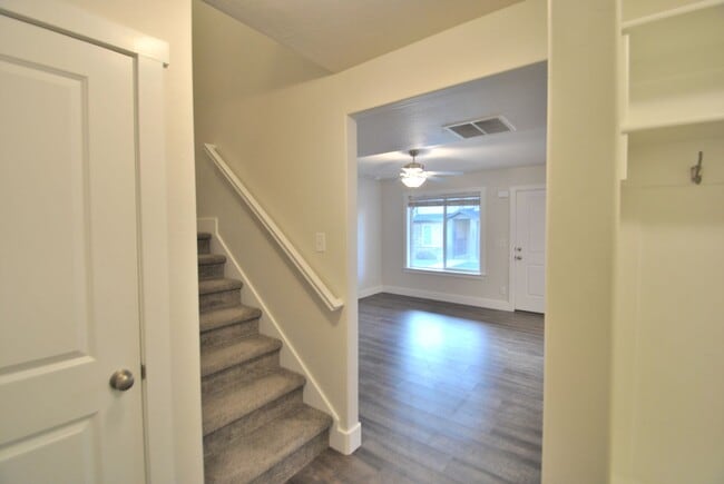 Building Photo - Conveniently Located North Logan Village Townhome | Near Utah State and Hospitals