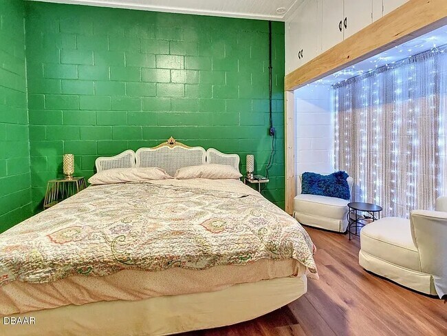 Building Photo - Bluelake