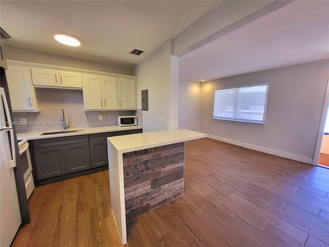 Building Photo - 2355 SW 27th St