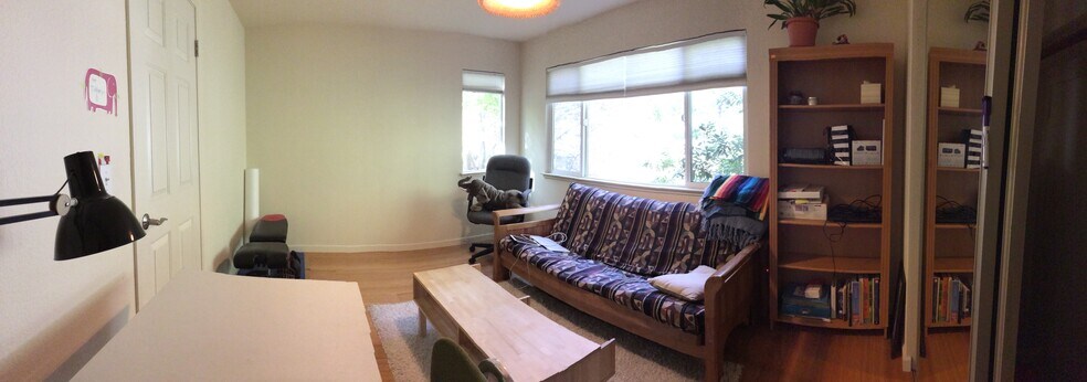 Second bedroom (Photo from prior tenancy, shown for layout) - 137 Temescal Cir