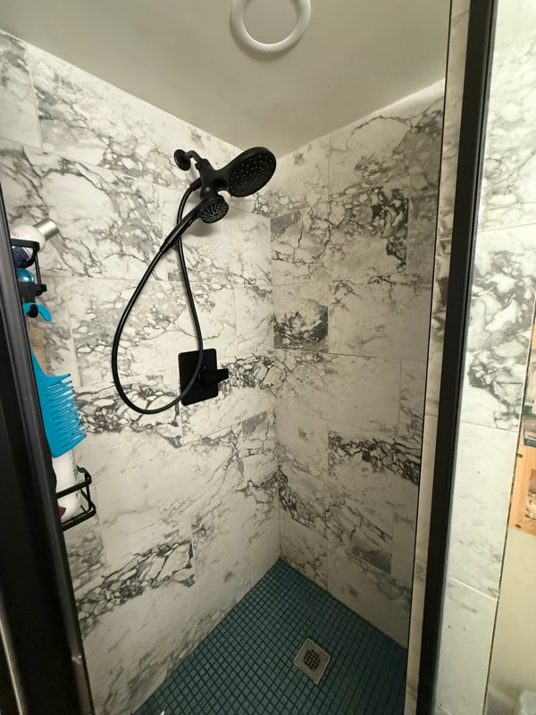 Building Photo - 688 Montrose Ave