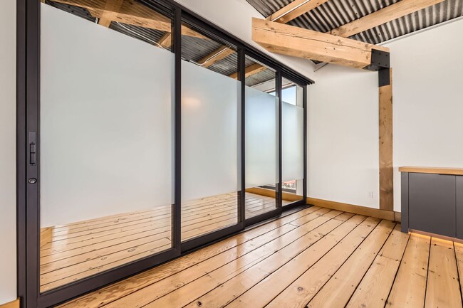 Building Photo - Lake Union Waterfront Apartment