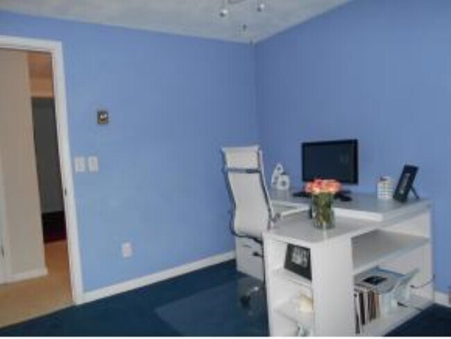 Building Photo - 912 White Birch Ln