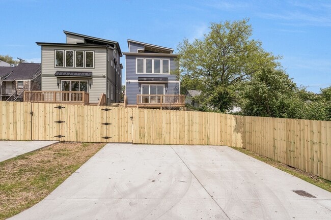 Building Photo - 3203 Resha Ln
