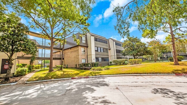 Building Photo - 3035 Walnut Bend Ln