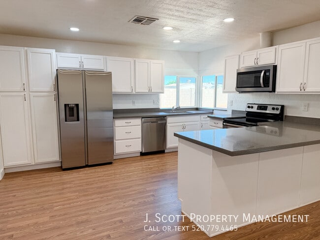 Building Photo - 3621 W Sandra Terrace