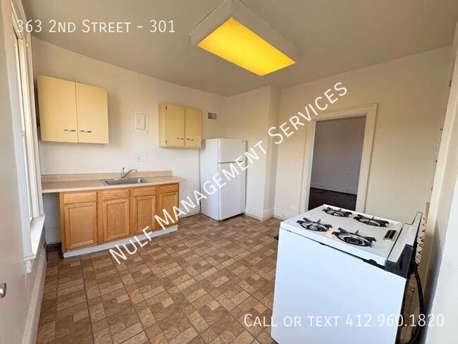 Building Photo - 3 Bed, 1 Bath Apartment in Pitcairn