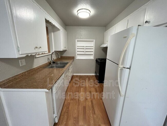 Building Photo - 700 Crosby Blvd