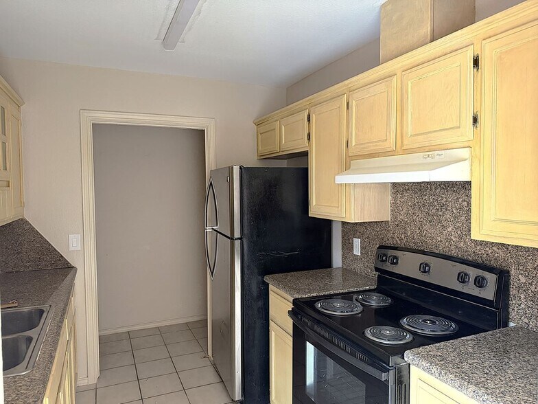 Building Photo - 716 Mynah Ave