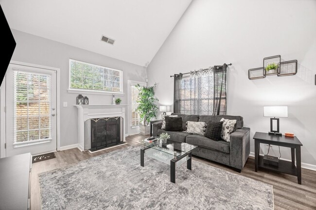 Building Photo - This immaculate 3-bed, 2.5 bath townhome in the Olde Stone Crossing community with the primary be...