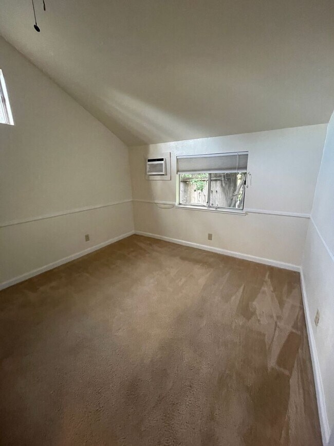 Building Photo - Quaint 2 Bedroom, 1 Bath House: Steps Away from Historic Old Town Auburn