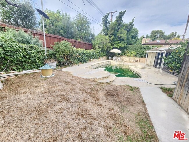 Building Photo - 11665 Babbitt Ave