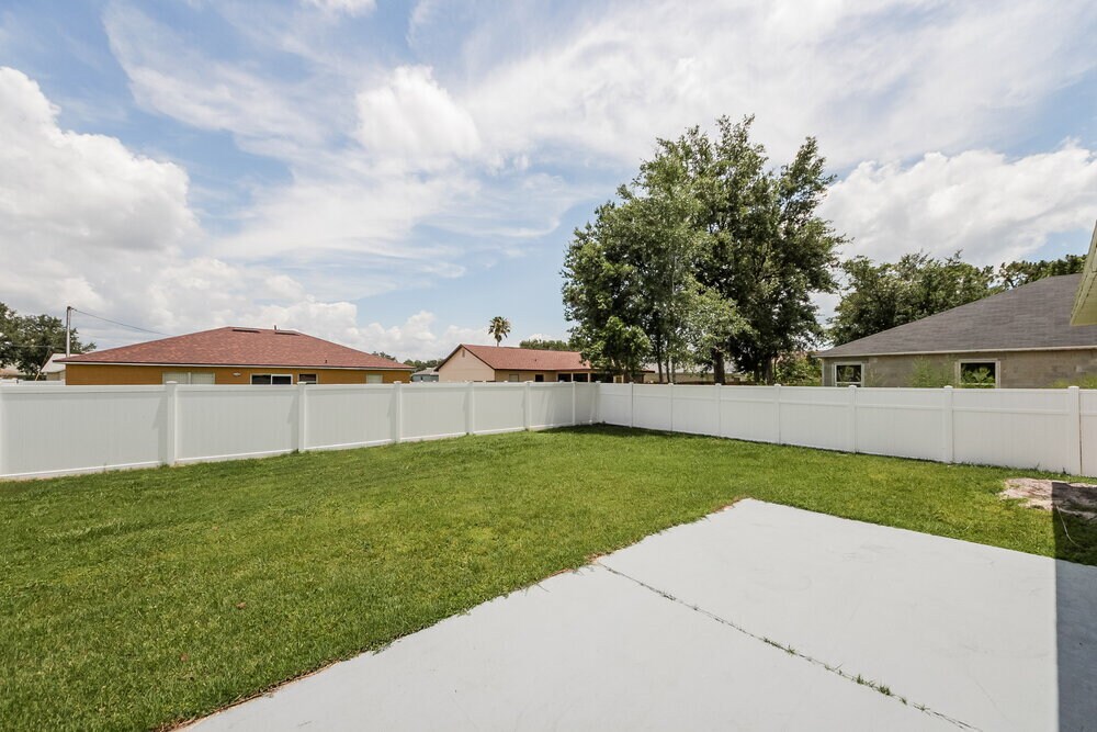 Building Photo - 330 Medina Ct