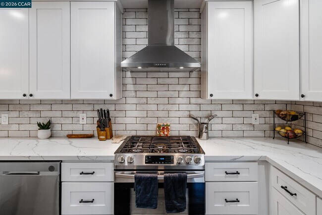 Building Photo - 1208 Roseann Dr