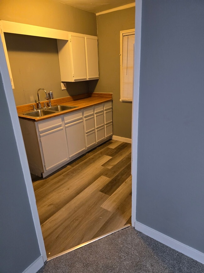 Building Photo - 2137 N Prospect Rd