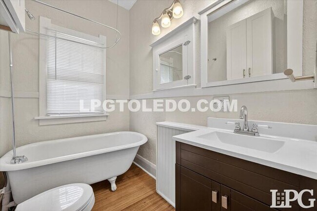 Building Photo - 414 Platt St