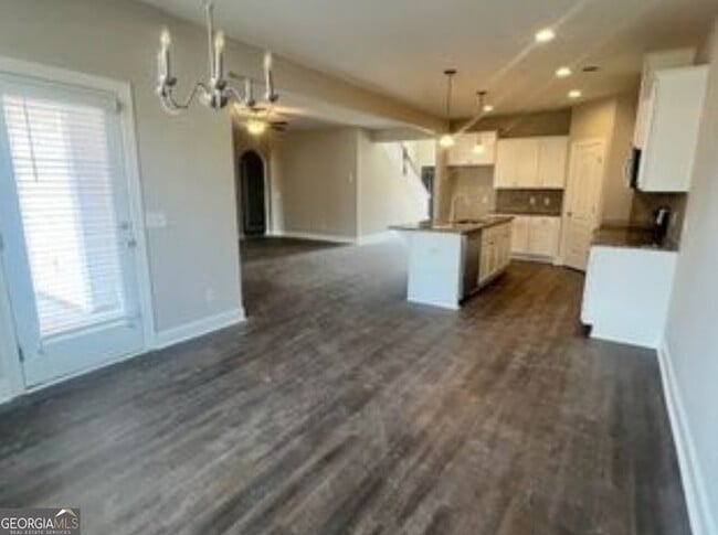 Building Photo - 135 Sams Dr