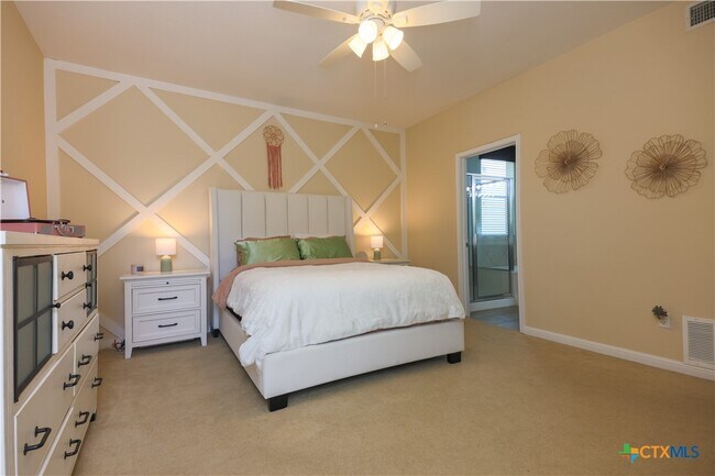 Building Photo - 421 Shadow Point