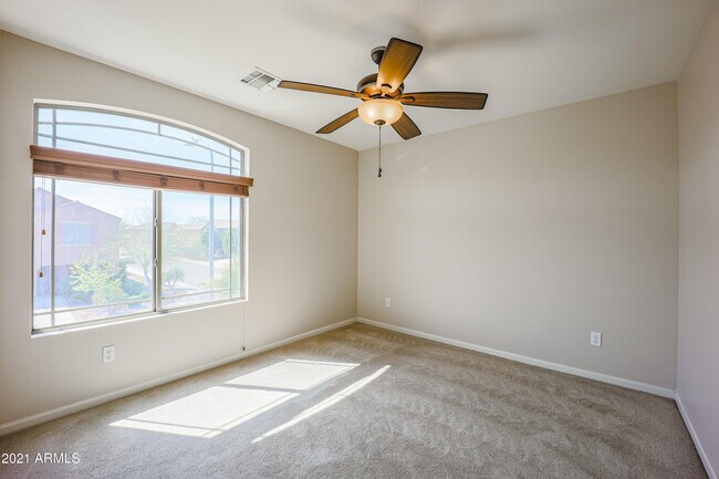 Building Photo - 10938 W Meadowbrook Ave