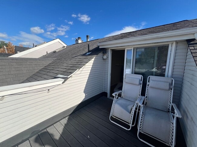 Building Photo - Beautiful Townhome in Private cul-de-sac i...
