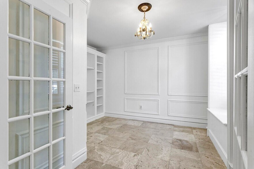 Building Photo - 691 Hibiscus St