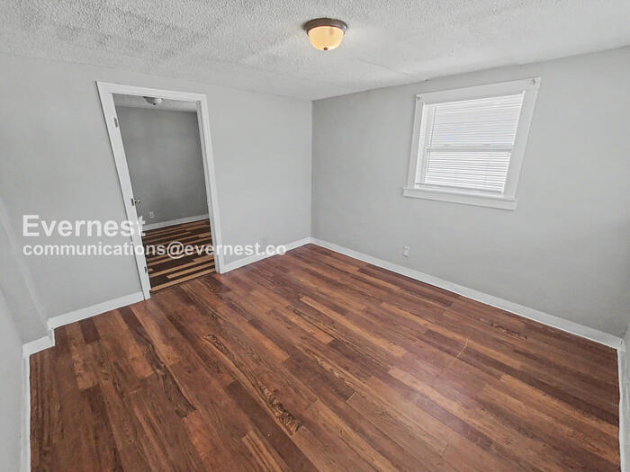 Building Photo - 1924 Blackford St