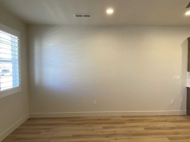 Building Photo - 4008 Bedford Pl