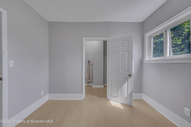 Building Photo - 958 Ridge Ave