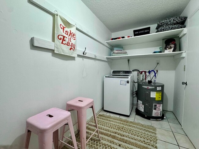 Building Photo - 3403 Hi St