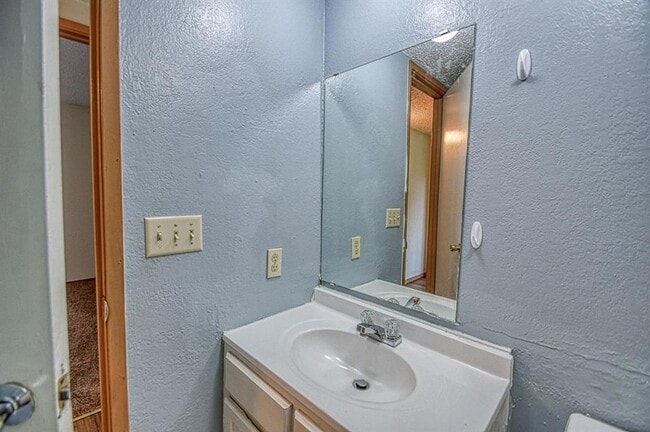 Building Photo - 2264 Donna Dr