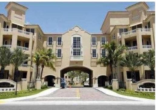 Building Photo - 3001 NE 185th St