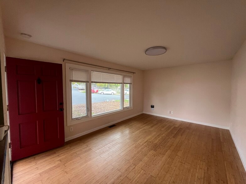 Building Photo - 4058 Lambert Rd