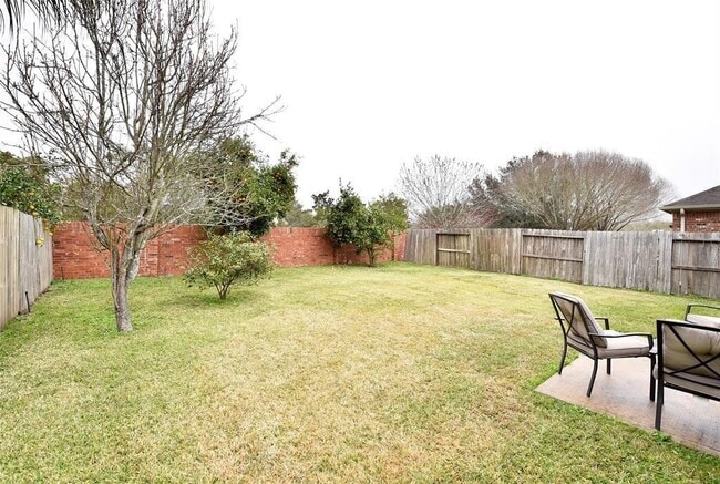 Building Photo - 7215 Ravenswood