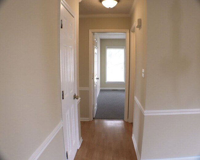 Building Photo - Lovely 5 bedroom, 2 bathroom brick home in Reidsville