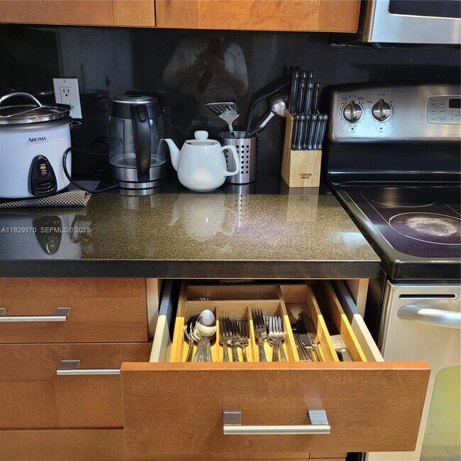 Building Photo - 1865 S Ocean Dr