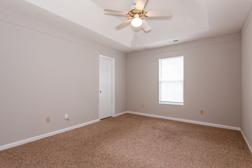 Building Photo - 4980 Valley Trail Ct
