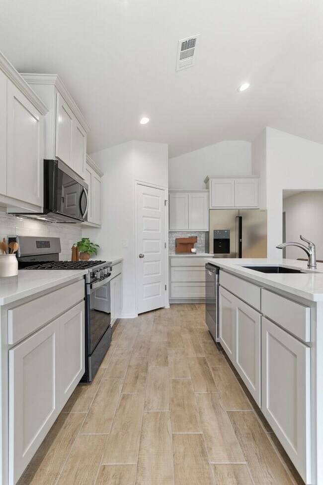 Building Photo - Spacious 4 Bed Home in Owasso – Open Living + Modern Kitchen