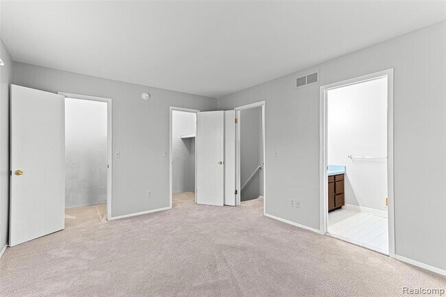 Building Photo - 3374 Burbank Dr