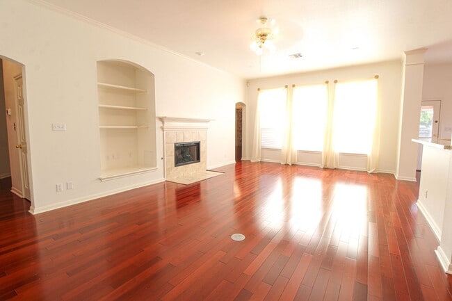 Building Photo - 121 Antler Cir