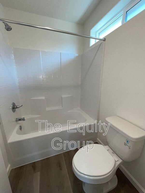 Building Photo - 7039 W Wren Ave