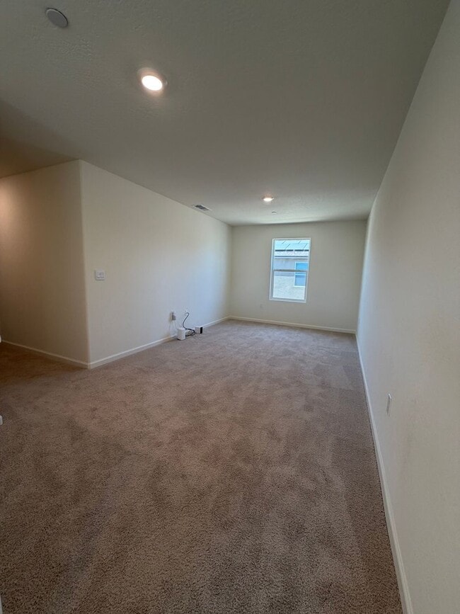 Building Photo - Beautiful New Home for rent in Tulare!