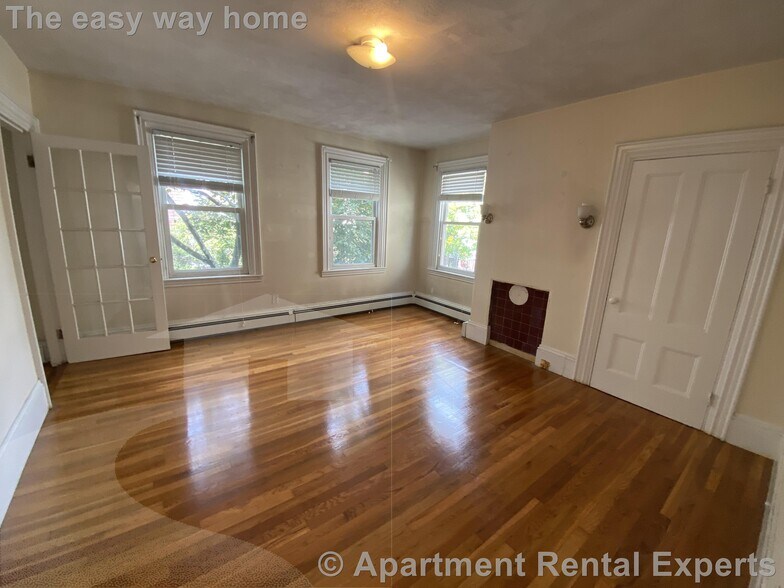 Building Photo - 112 Thorndike St