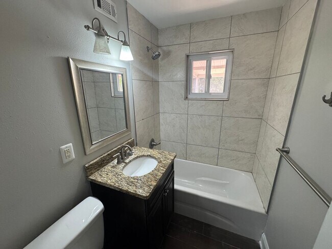 Building Photo - 3/2 Rental Near The Gates of Eglin AFB