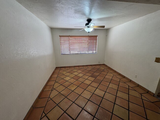 Building Photo - Convenient location in Midvale Park Close to all your needs