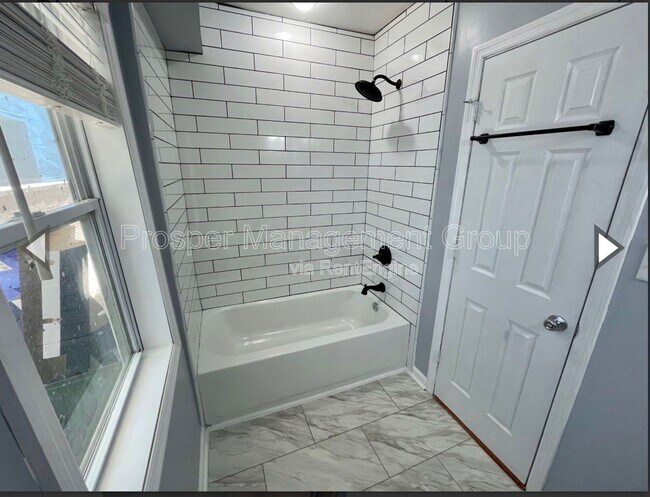 Building Photo - 86 Romney St